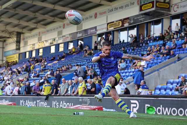 Marc Sneyd of Warrington Wolves in the pre-game warm up during the Betfred Super League Round 22 match Warrington Wolves vs Catalans Dragons at Halliwell Jones Stadium, Warrington, United Kingdom, 14th August 2025

(Photo by Mark Cosgrove/News Images)