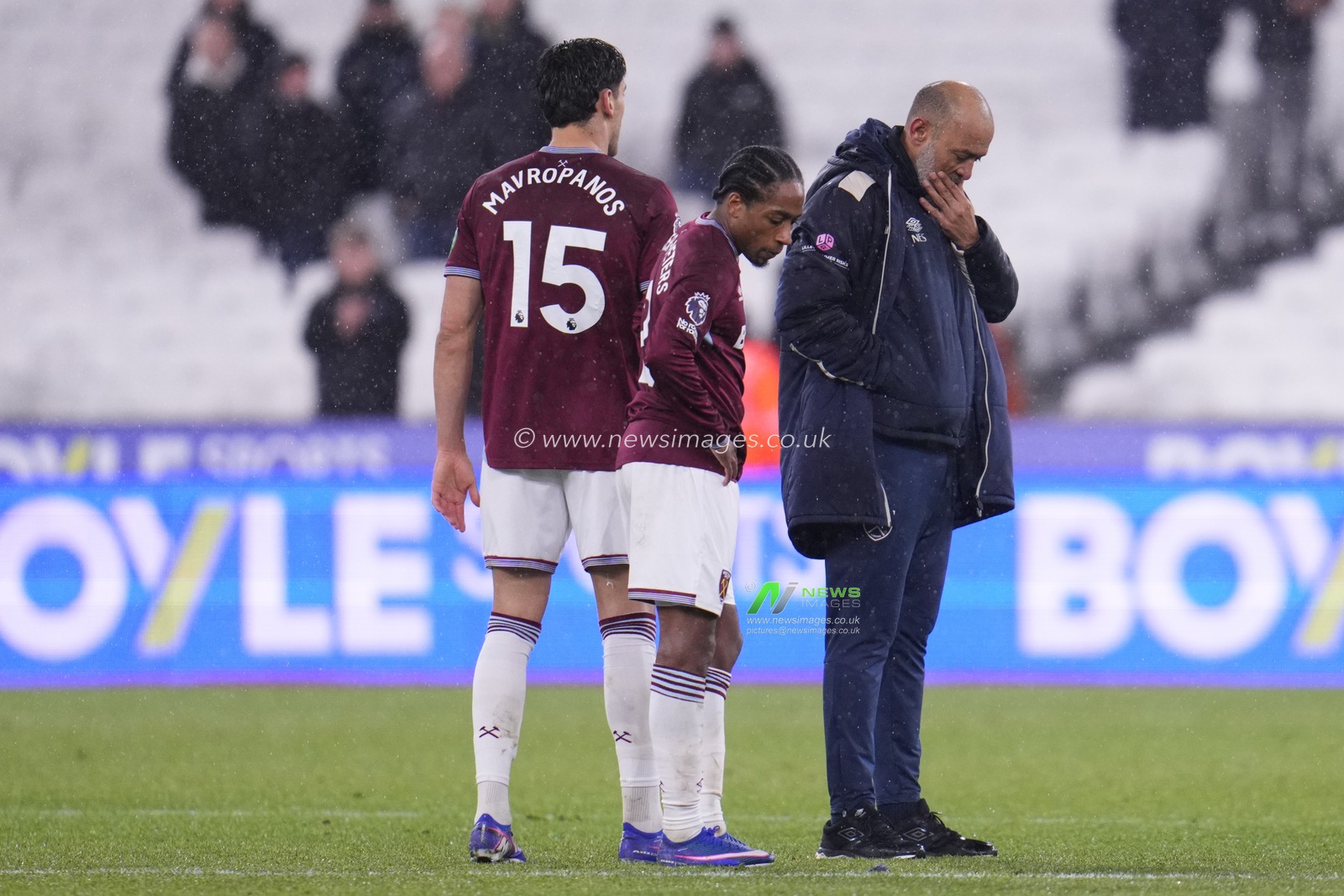 Nuno Espirito Santo manager of West Ham United at full time during the Premier League match West Ham United vs Nottingham Forest at London Stadium, London, United Kingdom, 6th January 2026

(Photo by Harvey Murphy/News Images)

*** GER AUT SUI OUT ***