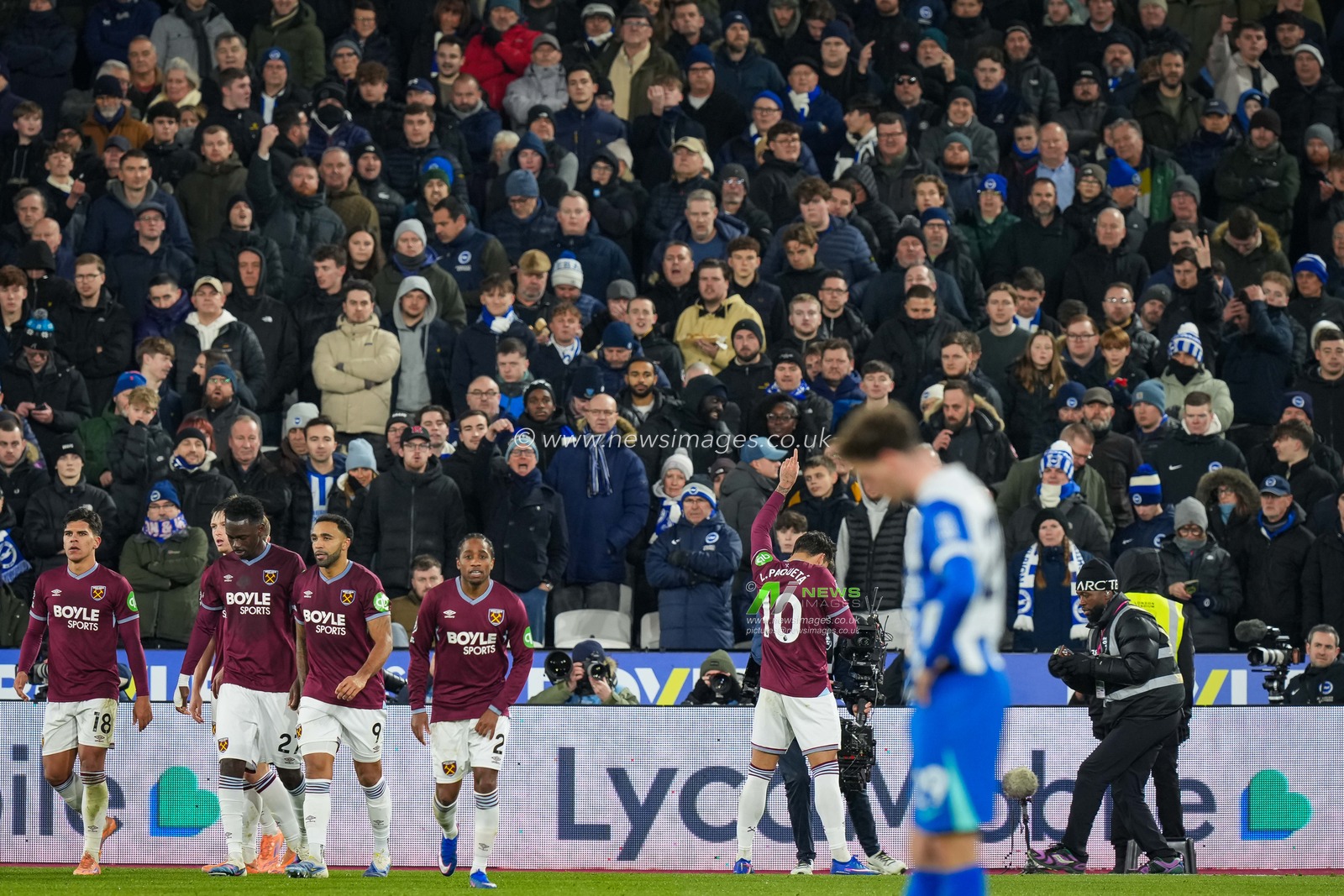 Lucas Paquetá of West Ham United scores to make it 2-1 during the Premier League match West Ham United vs Brighton and Hove Albion at London Stadium, London, United Kingdom, 30th December 2025

(Photo by Maynard Manyowa/News Images)

*** GER AUT SUI OUT ***