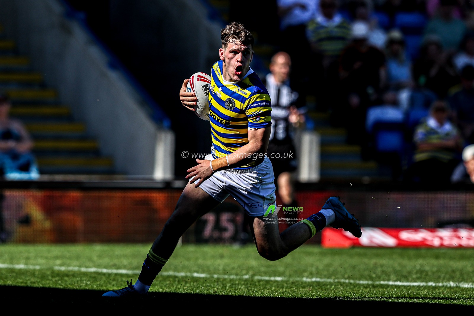 Josh Thewlis of Warrington Wolves reacts as play is stopped during the Betfred Super League round 12 match Warrington Wolves vs Bradford Bulls at The Halliwell Jones Stadium, Warrington, United Kingdom on 24 May 2026

(Photo by Alfie Cosgrove/News Images)