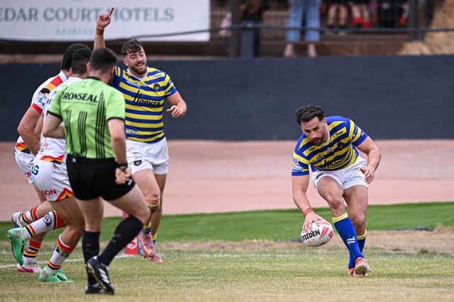 Toby King of Warrington Wolves scores his team's third try during the Betfred Super League round 22 match Bradford Bulls vs Warrington Wolves at Odsal Stadium, Bradford, United Kingdom on 08 August 2026

(Photo by Ben Roberts/News Images)