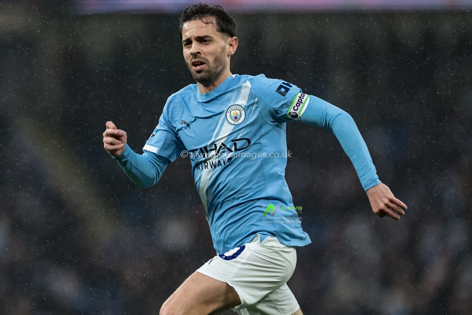 Bernardo Silva of Manchester City in action during the Premier League match Manchester City vs Sunderland at Etihad Stadium, Manchester, United Kingdom, 6th December 2025

(Photo by Mark Cosgrove/News Images)

*** GER AUT SUI OUT ***