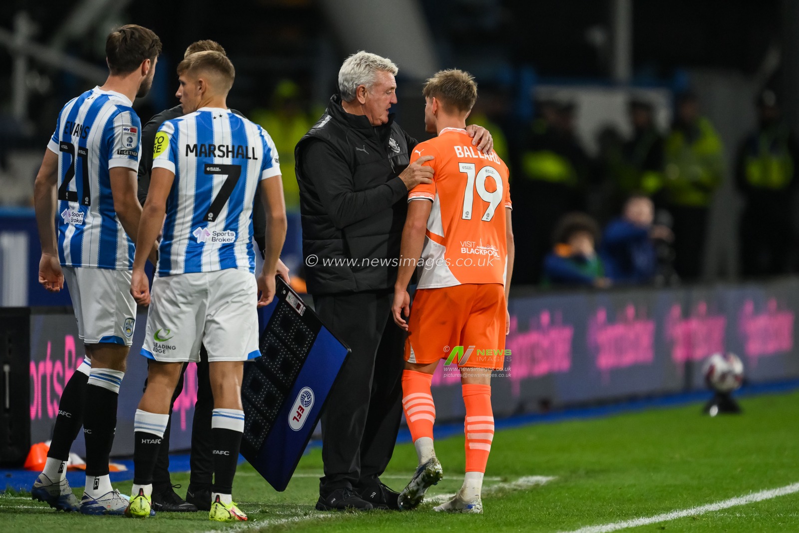 Steve Bruce Manager of Blackpool speaks to Dominic Ballard of Blackpool after he is substituted during the Sky Bet League 1 match Huddersfield Town vs Blackpool at John Smith's Stadium, Huddersfield, United Kingdom, 24th September 2024

(Photo by Craig Thomas/News Images)