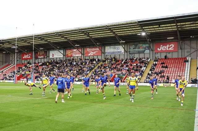 Warrington in the pre-game warm up during the Betfred Super League Round 20 Leigh Leopards vs Warrington Wolves at Leigh Sports Village, Leigh, United Kingdom, 1st August 2025

(Photo by Mark Cosgrove/News Images)