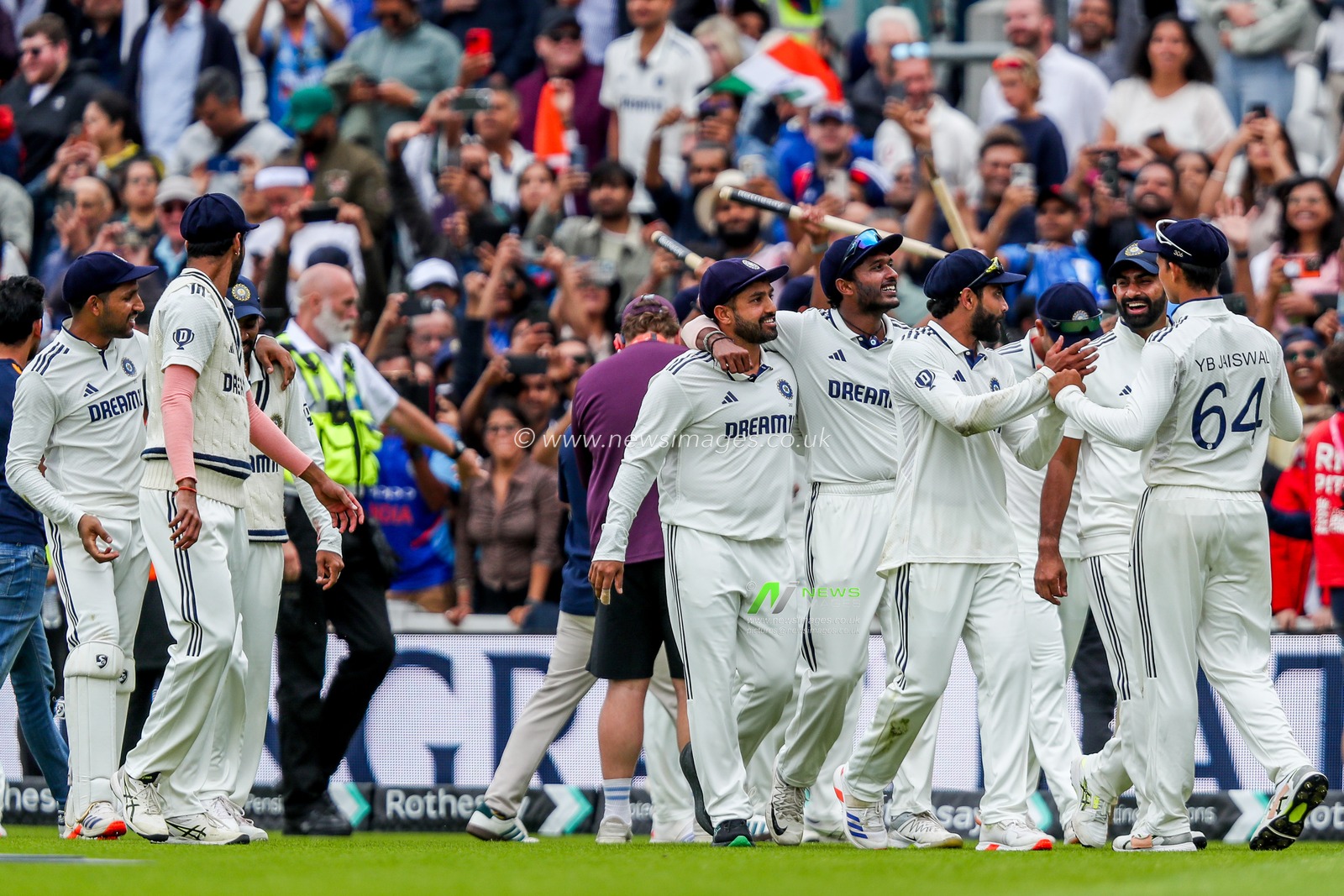 India acknowledge the fans as the series is drawn following the 5th Rothesay Test Match day 5 England v India at The Kia Oval, London, United Kingdom, 4th August 2025

(Photo by Izzy Poles/News Images)