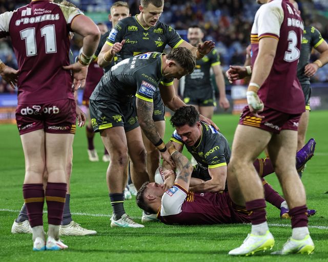 Brodie Croft of Leeds Rhinos goes over for a try during the Betfred Super League round 8 match Huddersfield Giants vs Leeds Rhinos at Accu Stadium, Huddersfield, United Kingdom on 17 April 2026

(Photo by Mark Cosgrove/News Images)