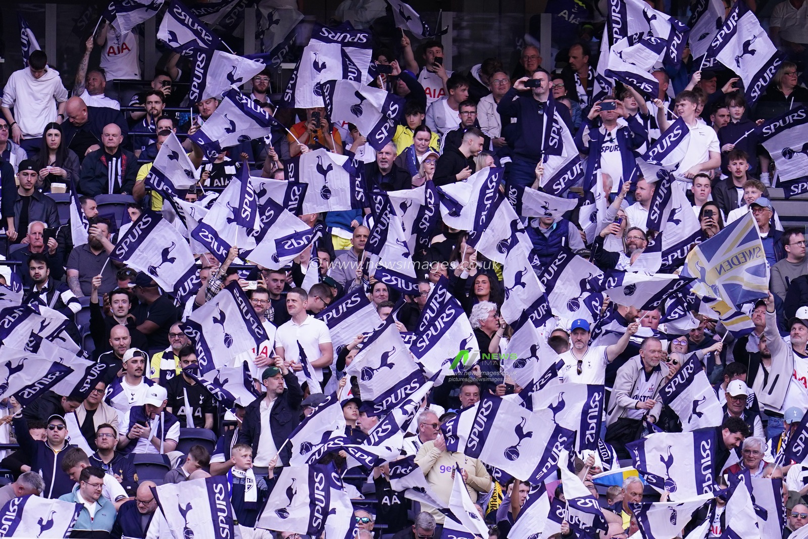 Tottenham Hotspur supporters wave their flags ahead of kick off during the Premier League match Tottenham Hotspur vs Brighton & Hove Albion at Tottenham Hotspur Stadium, London, United Kingdom on 18 April 2026

(Photo by Harvey Murphy/News Images)