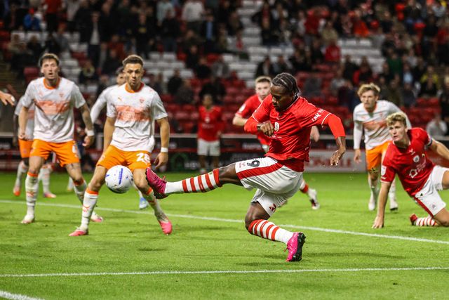 Reyes Cleary of Barnsley takes a shot on goal during the Sky Bet League One match Barnsley vs Blackpool at Oakwell, Barnsley, United Kingdom on 02 September 2026

(Photo by Alfie Cosgrove/News Images)