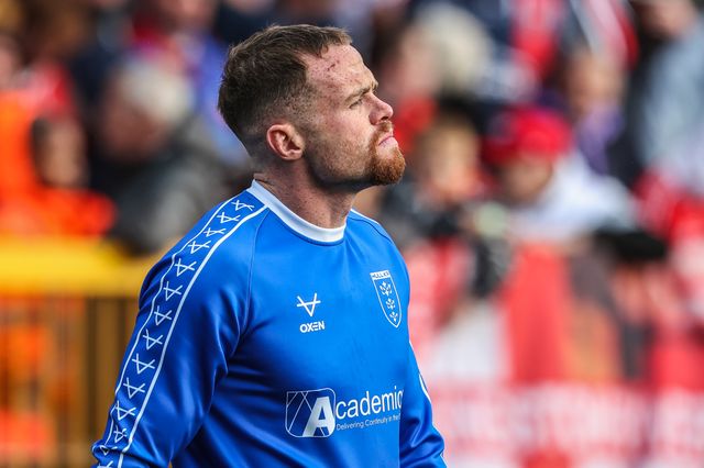 Joe Burgess of Hull KR in the pre-game warm up during the Betfred Super League Semi Final 2 match Hull KR vs St Helens at Sewell Group Craven Park, Kingston upon Hull, United Kingdom, 3rd October 2025

(Photo by Alfie Cosgrove/News Images)