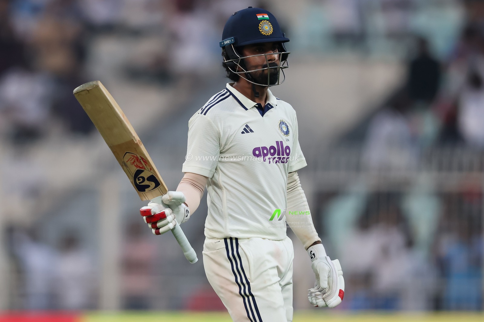 Washington Sundar of India and KL Rahul of India raises the bat after finishing the day 1 during the IDFC First Bank Test match day 1 India vs South Africa at Eden Gardens, Kolkata, India, 14th November 2025

(Photo by Shubhajit Roy Karmakar/News Images)
during the IDFC First Bank Test match day 1 India vs South Africa at Eden Gardens, Kolkata, India, 14th November 2025

(Photo by Shubhajit Roy Karmakar/News Images)