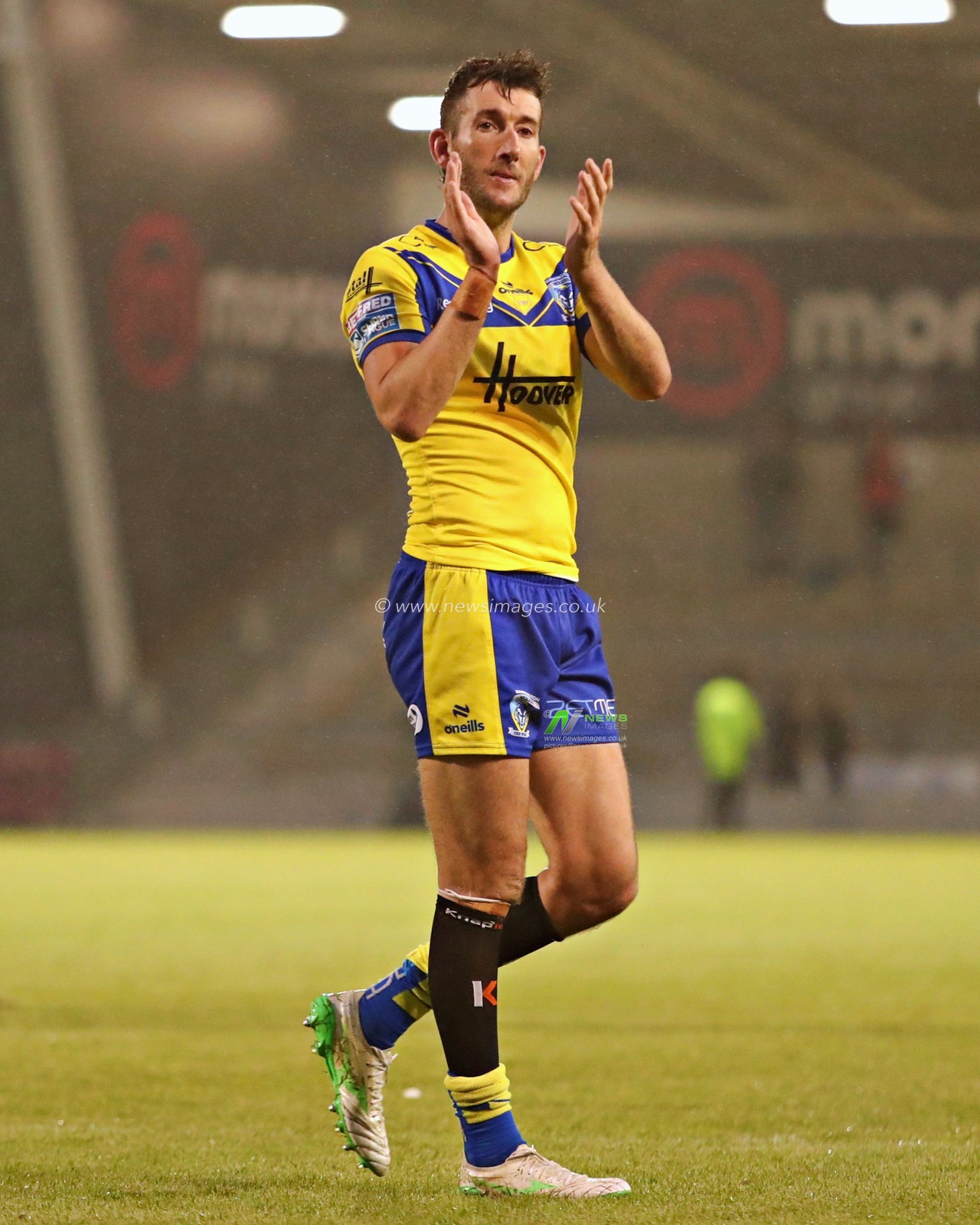 Stefan Ratchford of Warrington Wolves applauds the fans after the Betfred Super League round 17 match Salford Red Devils vs Warrington Wolves at Salford Community Stadium, Eccles, United Kingdom, 4th July 2025(Photo by Sam Eaden/News Images)