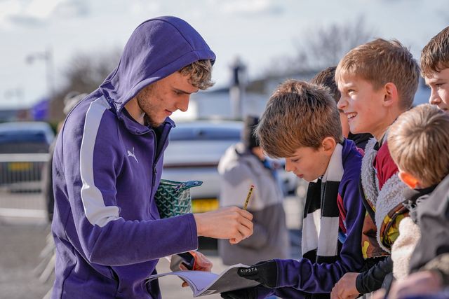 Bobby Clark of Derby County signs autographs for fans after he arrives at the stadium prior to kick off during the Sky Bet Championship match Derby County vs Swansea City at Pride Park Stadium, Derby, United Kingdom on 14 February 2026

(Photo by Maynard Manyowa/News Images)