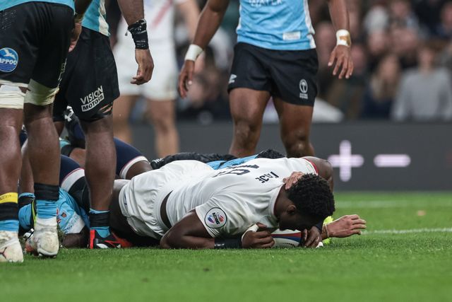 Mario Itoje of England goes over for a try during the Quilter Nations Series 2025 match England vs Fiji at Allianz Stadium, Twickenham, United Kingdom, 8th November 2025

(Photo by Mark Cosgrove/News Images)

*** GER AUT SUI OUT ***