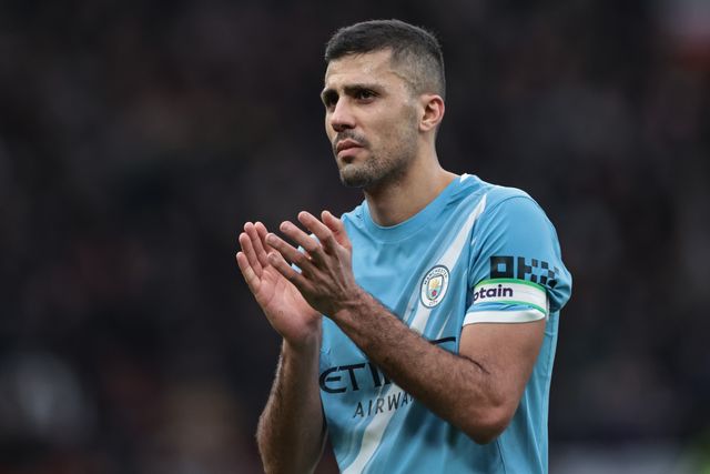 Rodrigo of Manchester City applauds the fans after the final whistle during the Premier League match Manchester United vs Manchester City at Old Trafford, Manchester, United Kingdom, 17th January 2026

(Photo by Mark Cosgrove/News Images)
