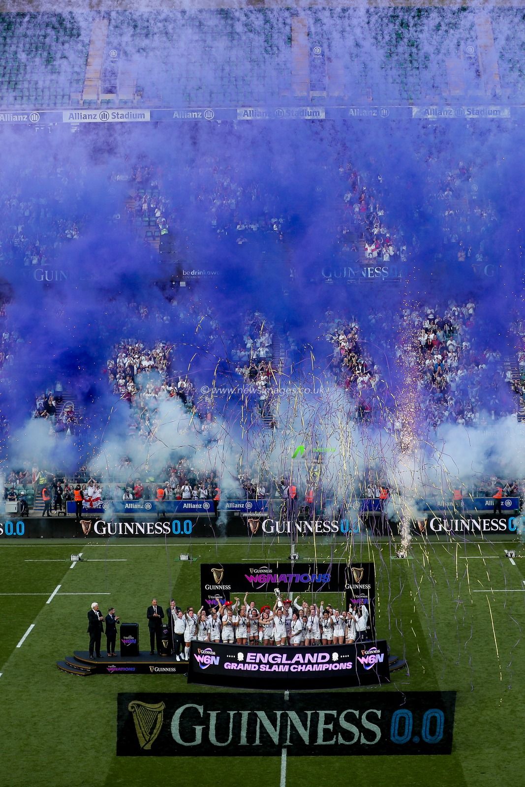 England Women lift the trophy after their Grand Slam victory following the 2025 Guinness Womenâ€™s Six Nations match England vs France at Allianz Stadium, Twickenham, United Kingdom, 26th April 2025

(Photo by Izzy Poles/News Images)