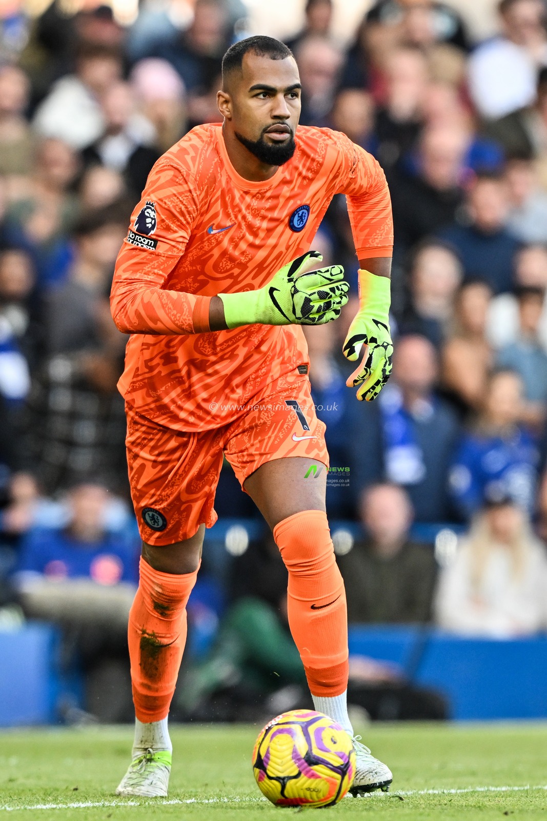 Robert SÃ¡nchez of Chelsea during the Premier League match Chelsea vs Newcastle United at Stamford Bridge, London, United Kingdom, 27th October 2024

(Photo by Cody Froggatt/News Images)