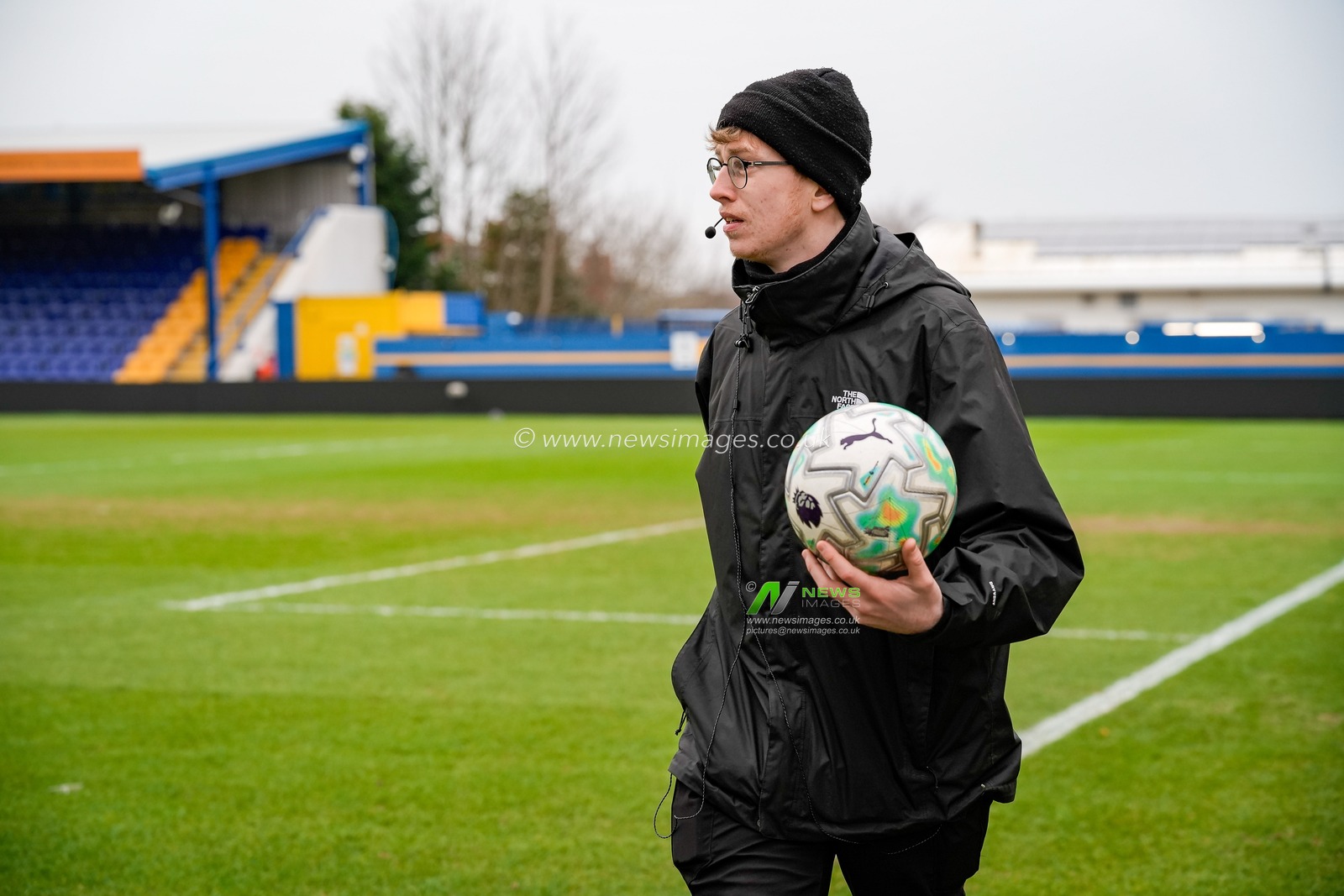 Referee Thomas Bramall tests the goal decision system during the Emirates FA Cup fifth round match Mansfield Town vs Arsenal at One Call Stadium, Mansfield, United Kingdom on 07 March 2026

(Photo by Maynard Manyowa/News Images)