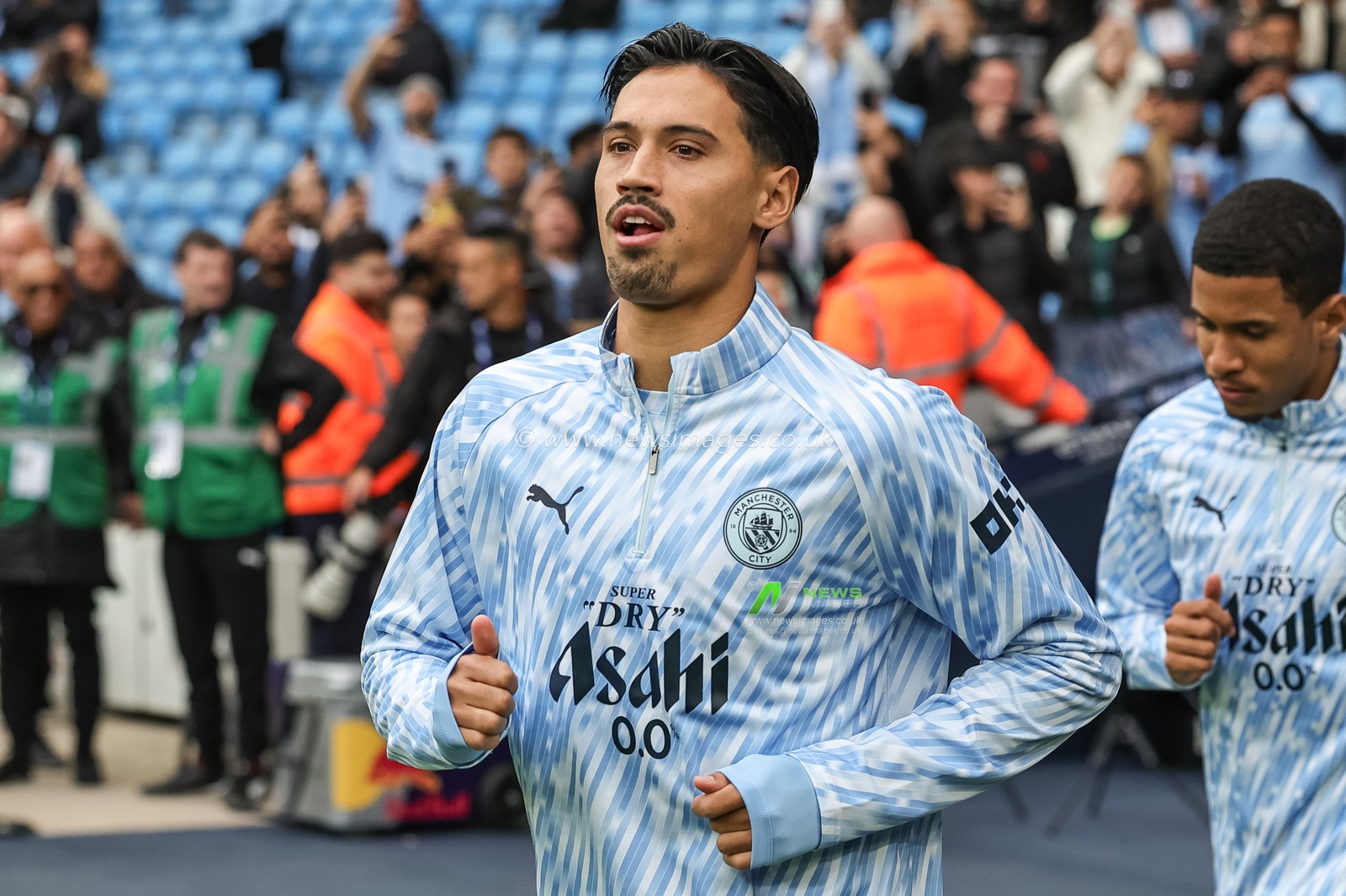 Tijjani Reijnders of Manchester City in the pregame warmup session during the Premier League match Manchester City vs Everton at Etihad Stadium, Manchester, United Kingdom, 18th October 2025

(Photo by Mark Cosgrove/News Images)