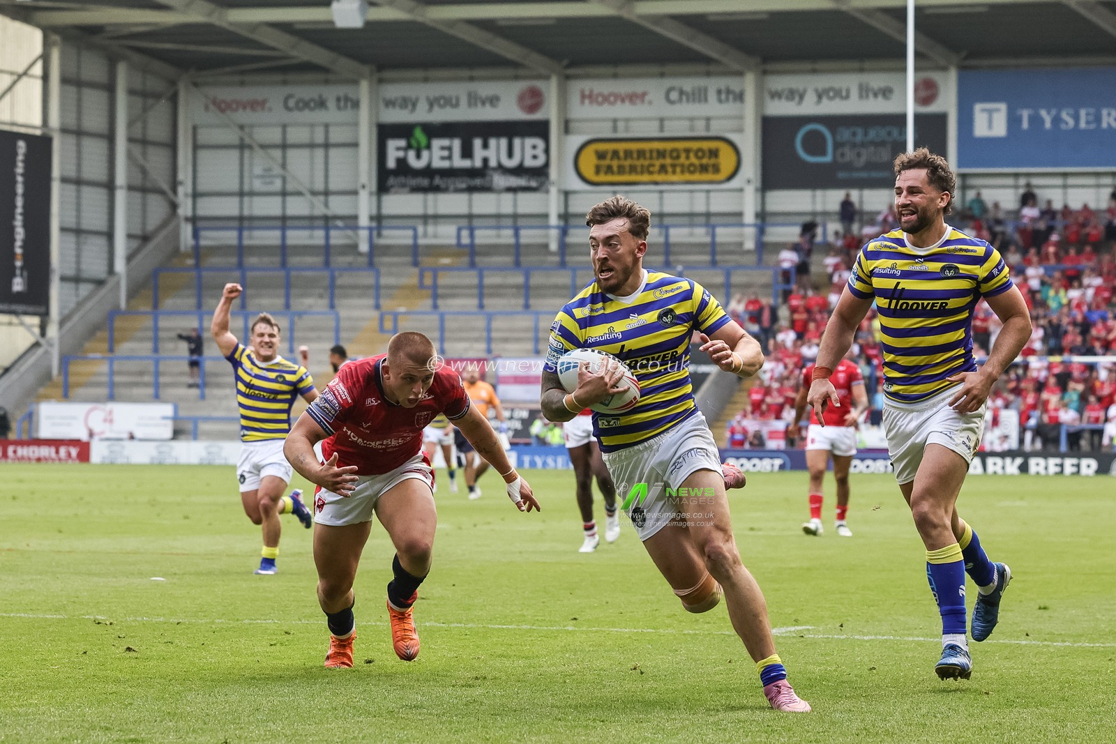 Matty Ashton of Warrington Wolves goes over for his 100th try during the Betfred Super League round 19 match Warrington Wolves vs Hull KR at The Halliwell Jones Stadium, Warrington, United Kingdom on 18 July 2026

(Photo by Mark Cosgrove/News Images)