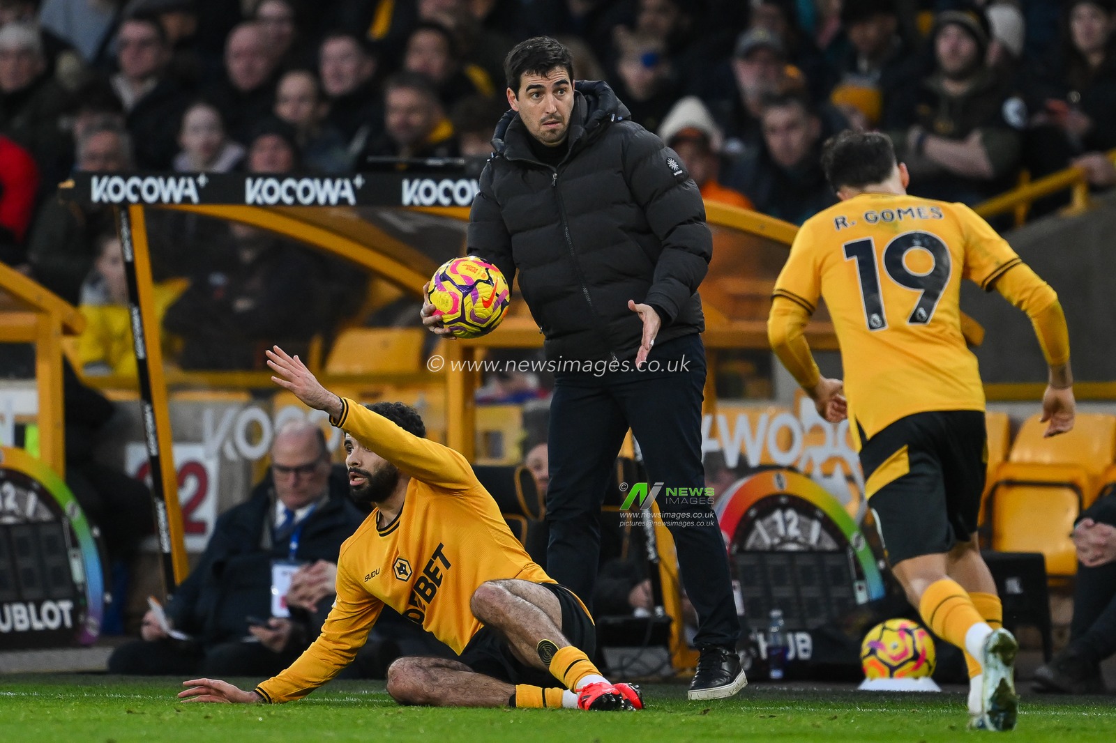 Andoni Iraola Manager of Bournemouthduring the Premier League match Wolverhampton Wanderers vs Bournemouth at Molineux, Wolverhampton, United Kingdom, 30th November 2024

(Photo by Craig Thomas/News Images)