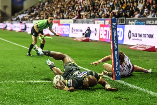 Maika Sivo of Leeds Rhinos goes over for a try during the Betfred Super League round 11 match Wigan Warriors vs Leeds Rhinos at The Brick Community Stadium, Wigan, United Kingdom on 15 May 2026

(Photo by Alfie Cosgrove/News Images)