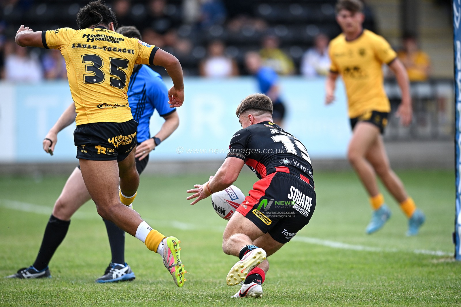 Leon Hayes of Warrington Wolves makes a try during the Betfred Super League round 21 match Castleford Tigers vs Warrington Wolves at OneBore Stadium, Castleford, Untied Kingdom on 01 August 2026

(Photo by Ben Roberts/News Images)

