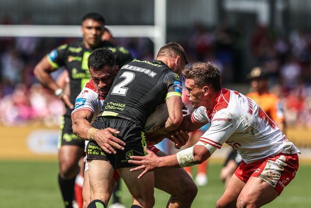 Tommy Makinson of Catalan Dragons is tackled by Peta Hiku of Hull KR and Jai Whitbread of Hull KR during the Betfred Challenge Cup Semi-final match Hull KR vs Catalans Dragons at LNER Community Stadium, York, United Kingdom, 10th May 2025

(Photo by Alfie Cosgrove/News Images)