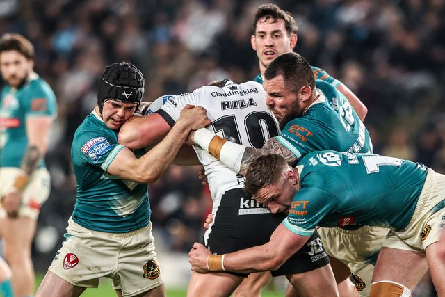 Harvie Hill of Hull FC is tackled by George Whitby of St Helens and Harvie Hill of Hull FC during the Betfred Super League round 8 match Hull FC vs St Helens at MKM Stadium, Hull, United Kingdom on 16 April 2026

(Photo by Alfie Cosgrove/News Images)