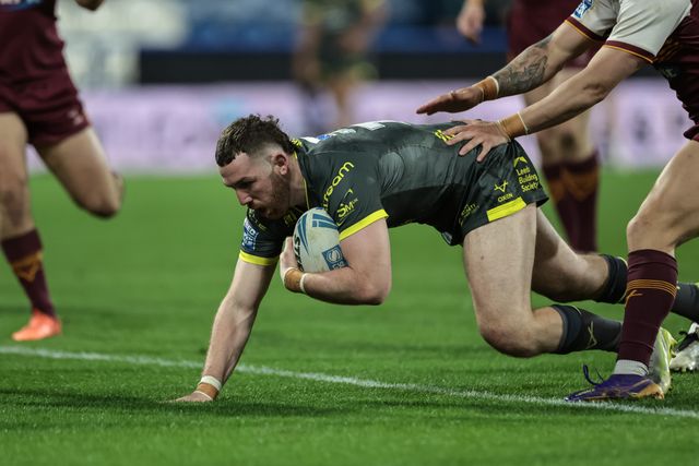 Cameron Smith of Leeds Rhinos goes over for a try during the Betfred Super League round 8 match Huddersfield Giants vs Leeds Rhinos at Accu Stadium, Huddersfield, United Kingdom on 17 April 2026

(Photo by Mark Cosgrove/News Images)