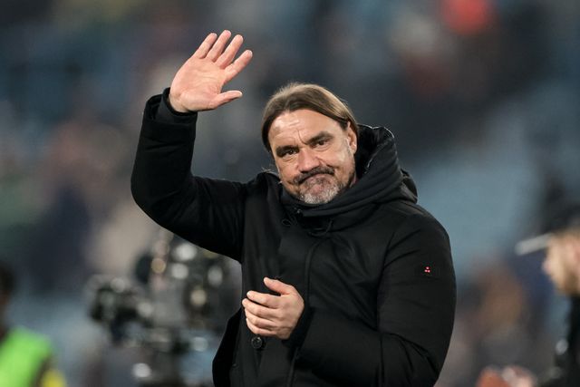 Daniel Farke manager of Leeds United waves to the fans during the Premier League match Leeds United vs Brentford at Elland Road, Leeds, United Kingdom on 21 March 2026

(Photo by Mark Cosgrove/News Images)