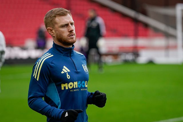 Harrison Reed of Fulham in the pregame warmup session  during the Emirates FA Cup 4th Round  match Stoke City vs Fulham at Bet365 Stadium, Stoke On Trent, United Kingdom on 15 February 2026

(Photo by Maynard Manyowa/News Images)