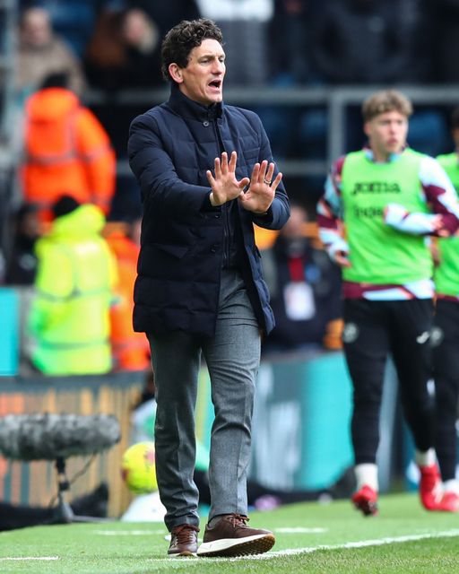 Keith Andrews manager of Brentford instructs team during the Premier League match Burnley vs Brentford at Turf Moor, Burnley, United Kingdom on 28 February 2026

(Photo by Jorge Horsted/News Images)