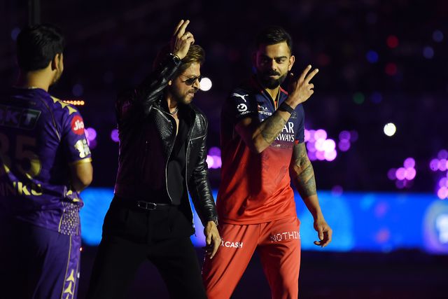 KKR Co Owner Shah Rukh Khan ,Center with  KKR Rinku Singh and RCB cricketer Virat Kohali at the  opening ceremony at Eden Garden Cricket Stadium in Kolkata on March 22,2025,Pictures by Debajyoti Chakraborty.(Photo: Debajyoti Chakraborty/News Images)