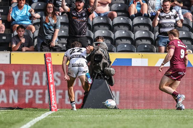 Lewis Martin of Hull FC goes over for a try during the Betfred Super League round 20 match Hull FC vs Huddersfield Giants at MKM Stadium, Hull, United Kingdom, 26th July 2025

(Photo by Alfie Cosgrove/News Images)