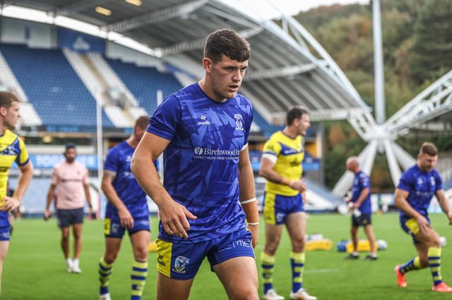 Josh Thewlis of Warrington Wolves in the pregame warmup session during the Betfred Super League Round 23 match Huddersfield Giants vs Warrington Wolves at Accu Stadium, Huddersfield, United Kingdom, 24th August 2025

(Photo by Alfie Cosgrove/News Images)