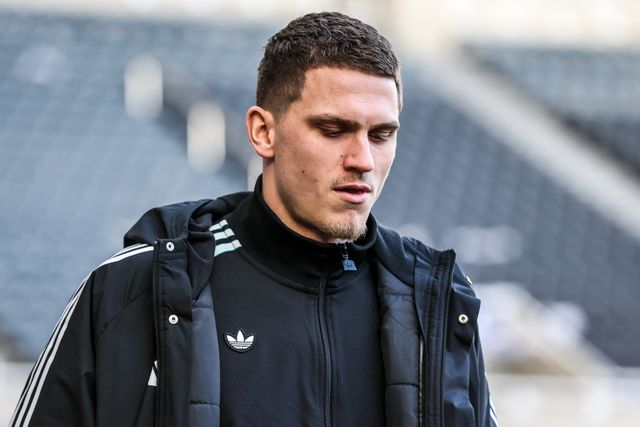 Sven Botman of Newcastle United arrives during the Premier League match Newcastle United vs Crystal Palace at St. James's Park, Newcastle, United Kingdom, 4th January 2026

(Photo by Alfie Cosgrove/News Images)

*** GER AUT SUI OUT ***