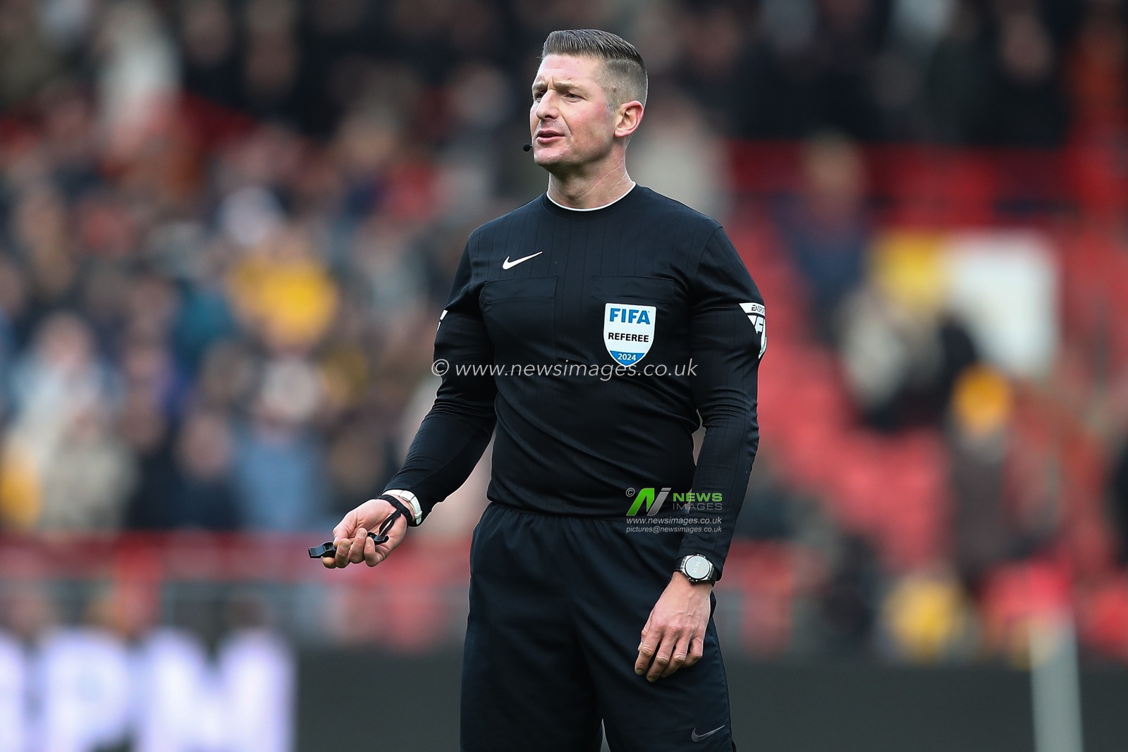 Referee Robert Jones during the Emirates FA Cup 3rd Round match Bristol City vs Wolverhampton Wanderers at Ashton Gate, Bristol, United Kingdom, 11th January 2025

(Photo by Gareth Evans/News Images)