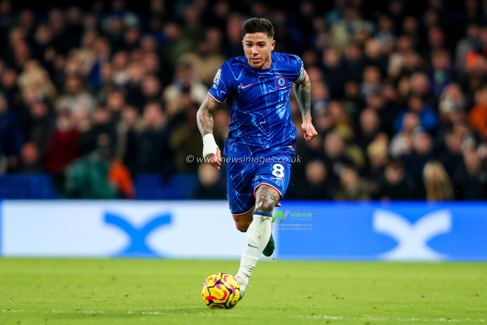Enzo Fernandez of Chelsea runs with the ball during the Premier League match Chelsea vs Fulham at Stamford Bridge, London, United Kingdom, 26th December 2024

(Photo by Izzy Poles/News Images)