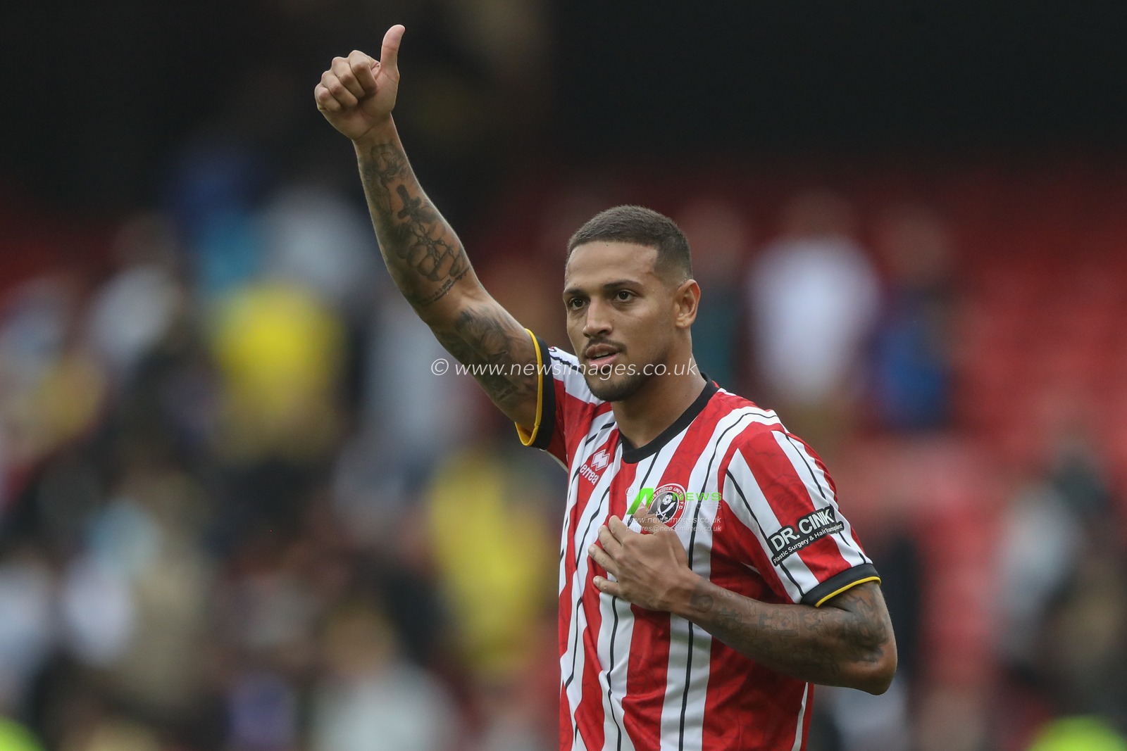Vinicius Souza of Sheffield United gives the fans a thumbs up during the Sky Bet Championship match Sheffield United vs Watford at Bramall Lane, Sheffield, United Kingdom, 1st September 2024

(Photo by Alfie Cosgrove/News Images)