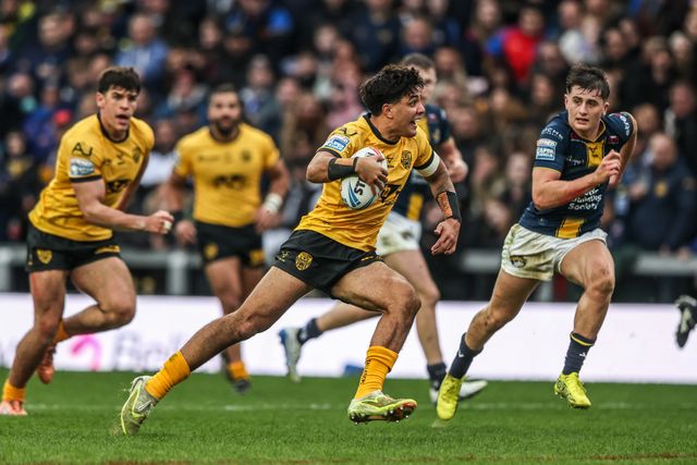 Krystian Mapapalangi of Castleford Tigers breaks with the ball during the Betfred Super League round 4 match Leeds Rhinos vs Castleford Tigers at AMT Headingley Stadium, Leeds, United Kingdom on 08 March 2026

(Photo by Alfie Cosgrove/News Images)