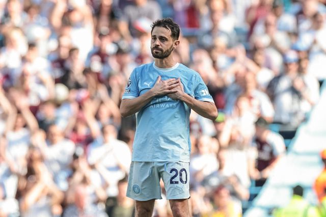 Bernardo Silva of Manchester City is substituted off and leaves the field to a standing ovation during the Premier League match Manchester City vs Aston Villa at Etihad Stadium, Manchester, United Kingdom on 24 May 2026

(Photo by Mark Cosgrove/News Images)
