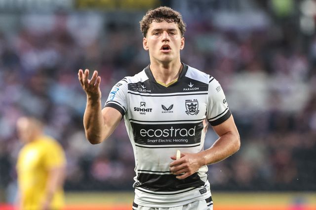 Lewis Martin of Hull FC gees up the crowd during the Betfred Super League round 18 match Hull FC vs Wakefield Trinity at MKM Stadium, Hull, United Kingdom, 10th July 2025

(Photo by Alfie Cosgrove/News Images)