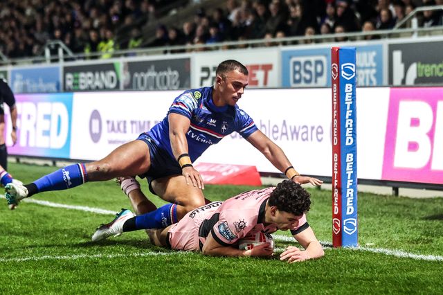 Lewis Martin of Hull FC goes over for a try during the Betfred Super League match Wakefield Trinity vs Hull FC at DIY Kitchens Stadium, Wakefield, United Kingdom on 05 March 2026

(Photo by Alfie Cosgrove/News Images)
