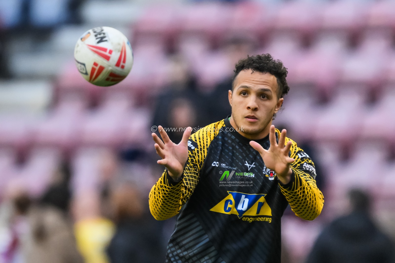 Liam Horne of Castleford Tigers during pre match warm up ahead of the Betfred Super League Round 8 match Wigan Warriors vs Castleford Tigers at DW Stadium, Wigan, United Kingdom, 19th April 2024

(Photo by Craig Thomas/News Images)