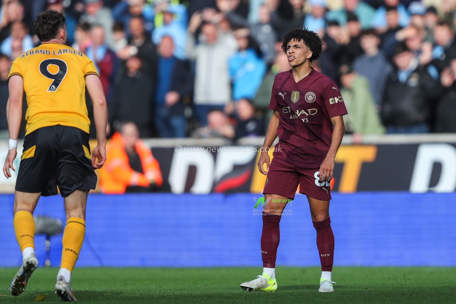 Tempers threaten to boil over between JÃ¶rgen Strand Larsen of Wolverhampton Wanderers and Rico Lewis of Manchester City during the Premier League match Wolverhampton Wanderers vs Manchester City at Molineux, Wolverhampton, United Kingdom, 20th October 2024

(Photo by Gareth Evans/News Images)