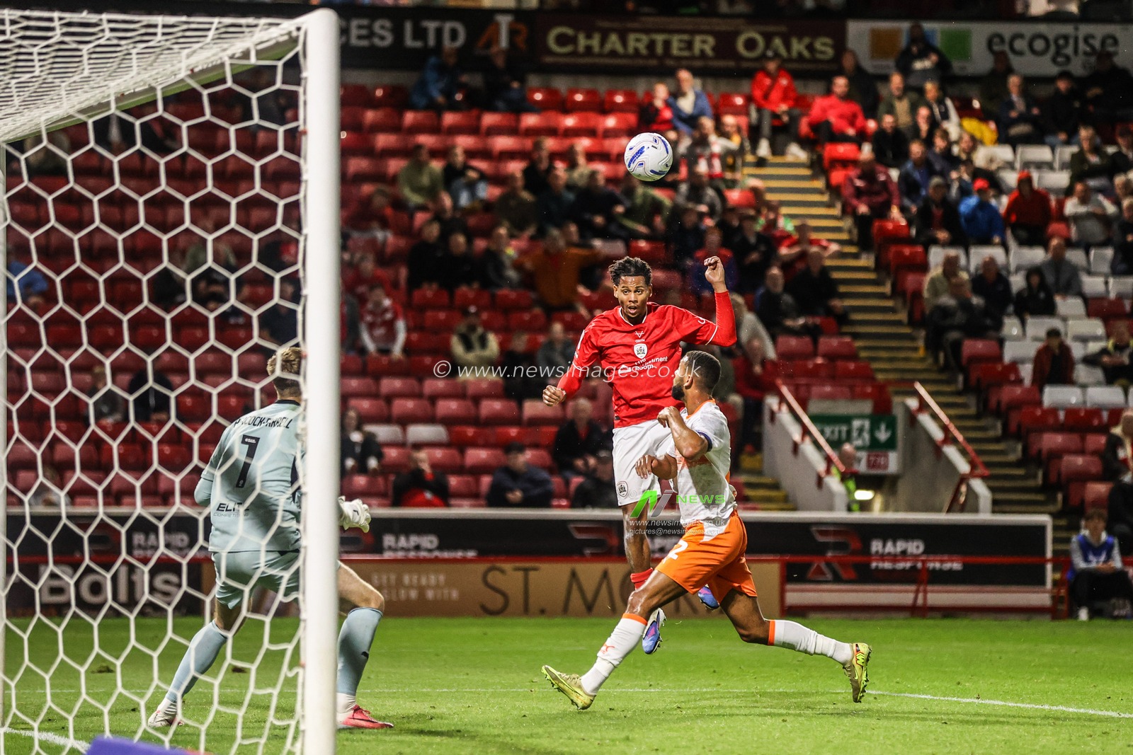 Amani Richards of Barnsley scores to make it 2-1 during the Sky Bet League One match Barnsley vs Blackpool at Oakwell, Barnsley, United Kingdom on 02 September 2026

(Photo by Alfie Cosgrove/News Images)