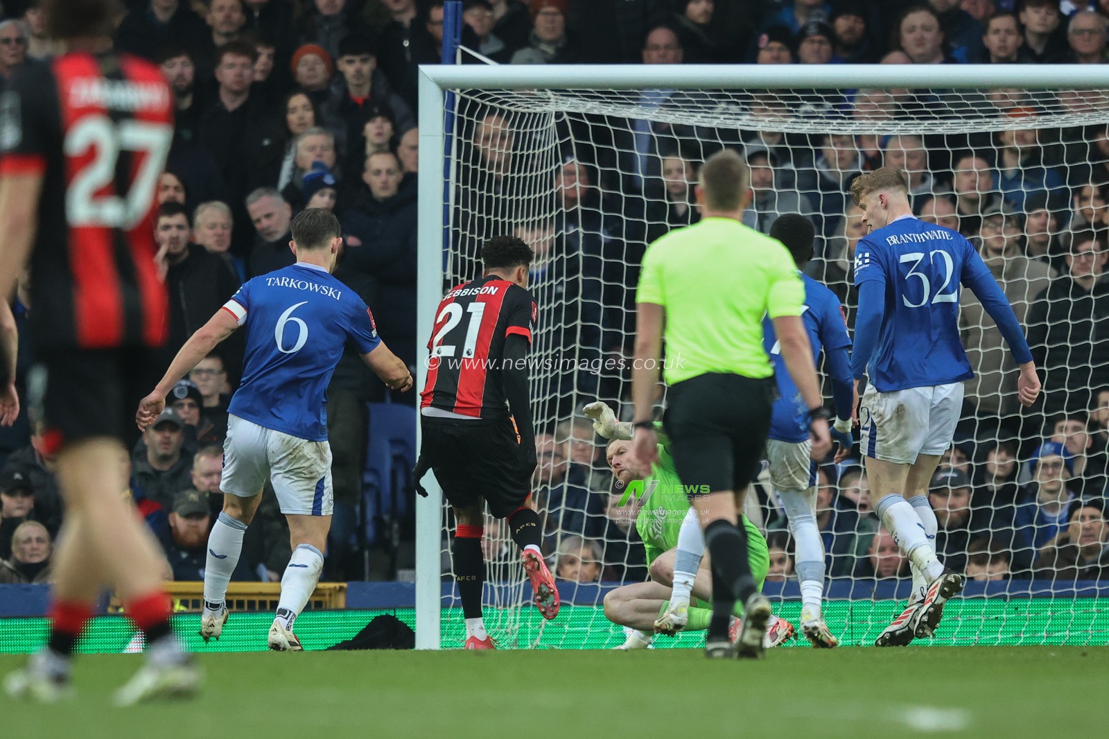 Daniel Jebbison of Bournemouth scores to make it 0-2 during the Emirates FA Cup Fourth Round match Everton vs Bournemouth at Goodison Park, Liverpool, United Kingdom, 8th February 2025

(Photo by Alfie Cosgrove/News Images)
