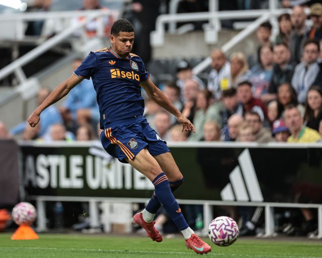 William Osula of Newcastle Untied with the ball during the Pre-season friendly Newcastle United vs Espanyol at St. James's Park, Newcastle, United Kingdom, 8th August 2025

(Photo by Mark Cosgrove/News Images)