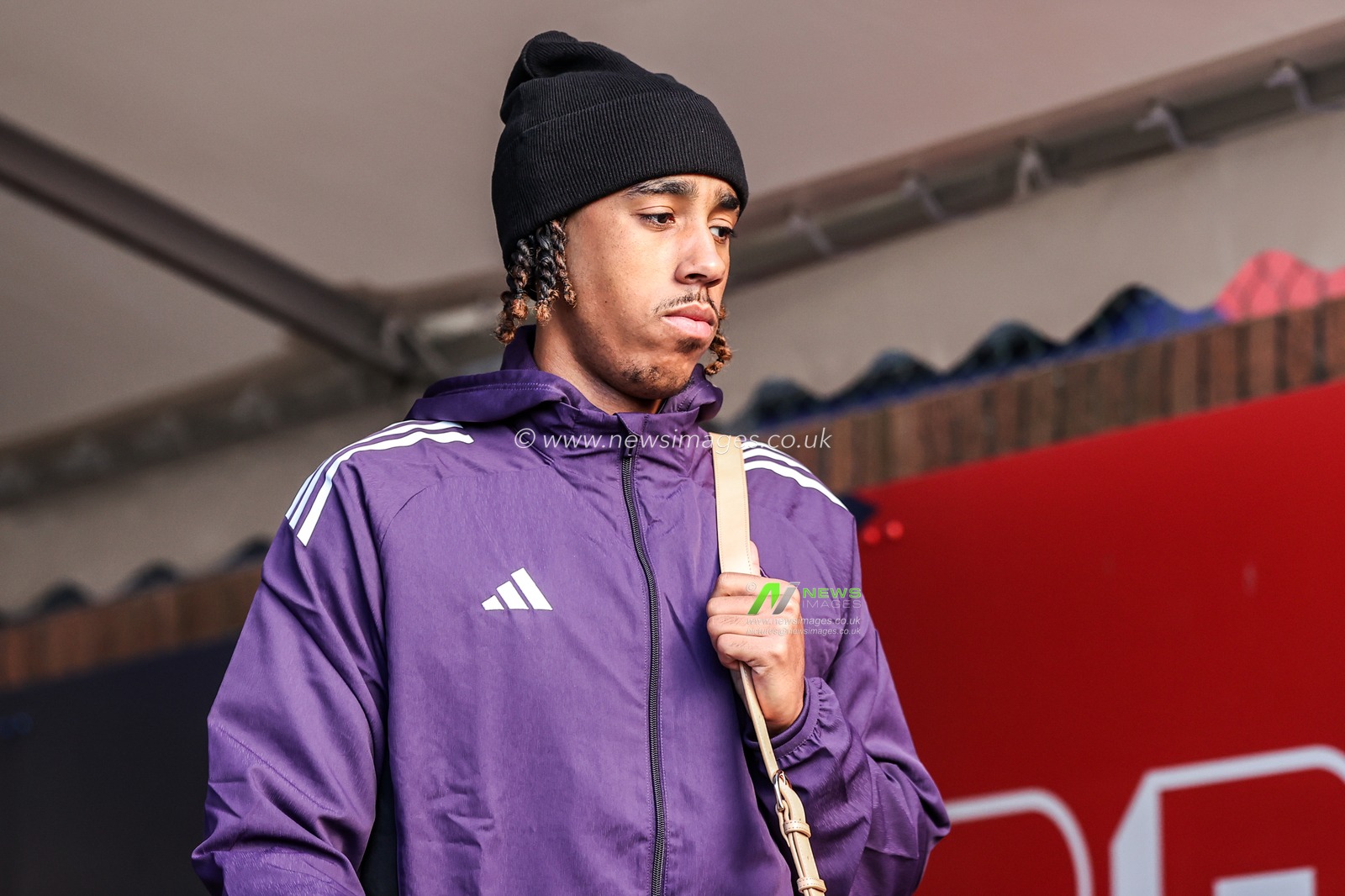 Leny Yoro of Manchester United arrives during the Premier League match Crystal Palace vs Manchester United at Selhurst Park, London, United Kingdom, 30th November 2025

(Photo by Alfie Cosgrove/News Images)

*** GER AUT SUI OUT ***