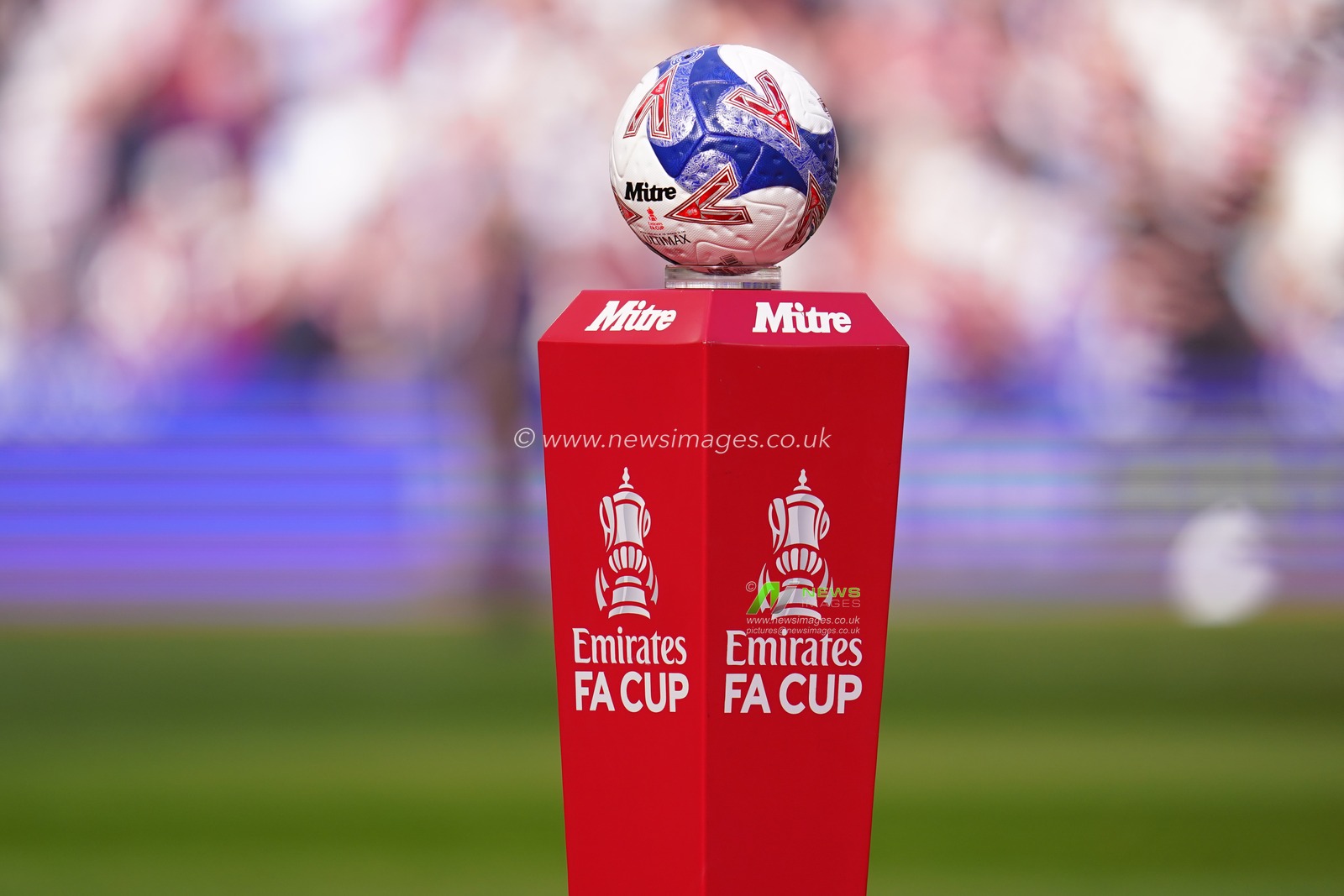 View of Emirates Fa cup ball during the Emirates FA Cup Quarter-Final match West Ham United vs Leeds United at London Stadium, London, United Kingdom on 04 April 2026

(Photo by Harvey Murphy/News Images)